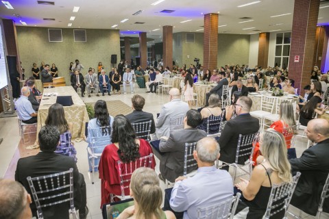 Prefeito participa de solenidade que concede título de Cidadão Corumbaense