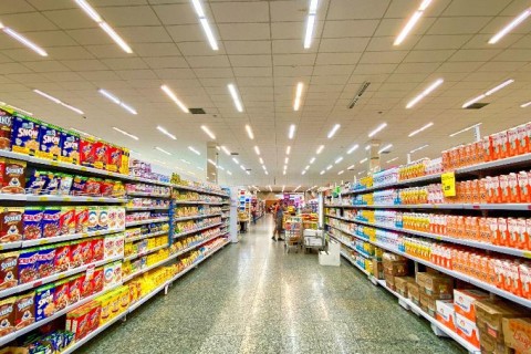 Funcionário denuncia suposta ameaça com faca dentro de supermercado em Corumbá
